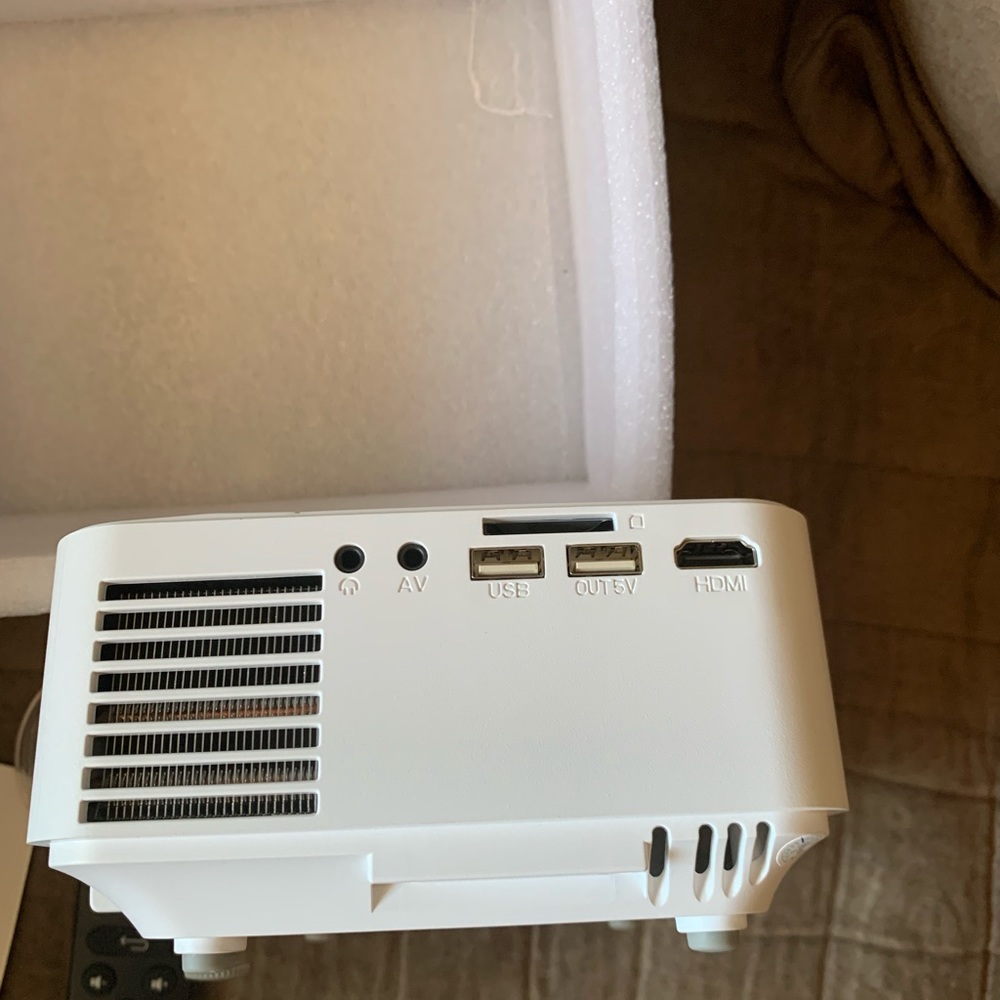 Portable LED projector - Picture 4 of 6